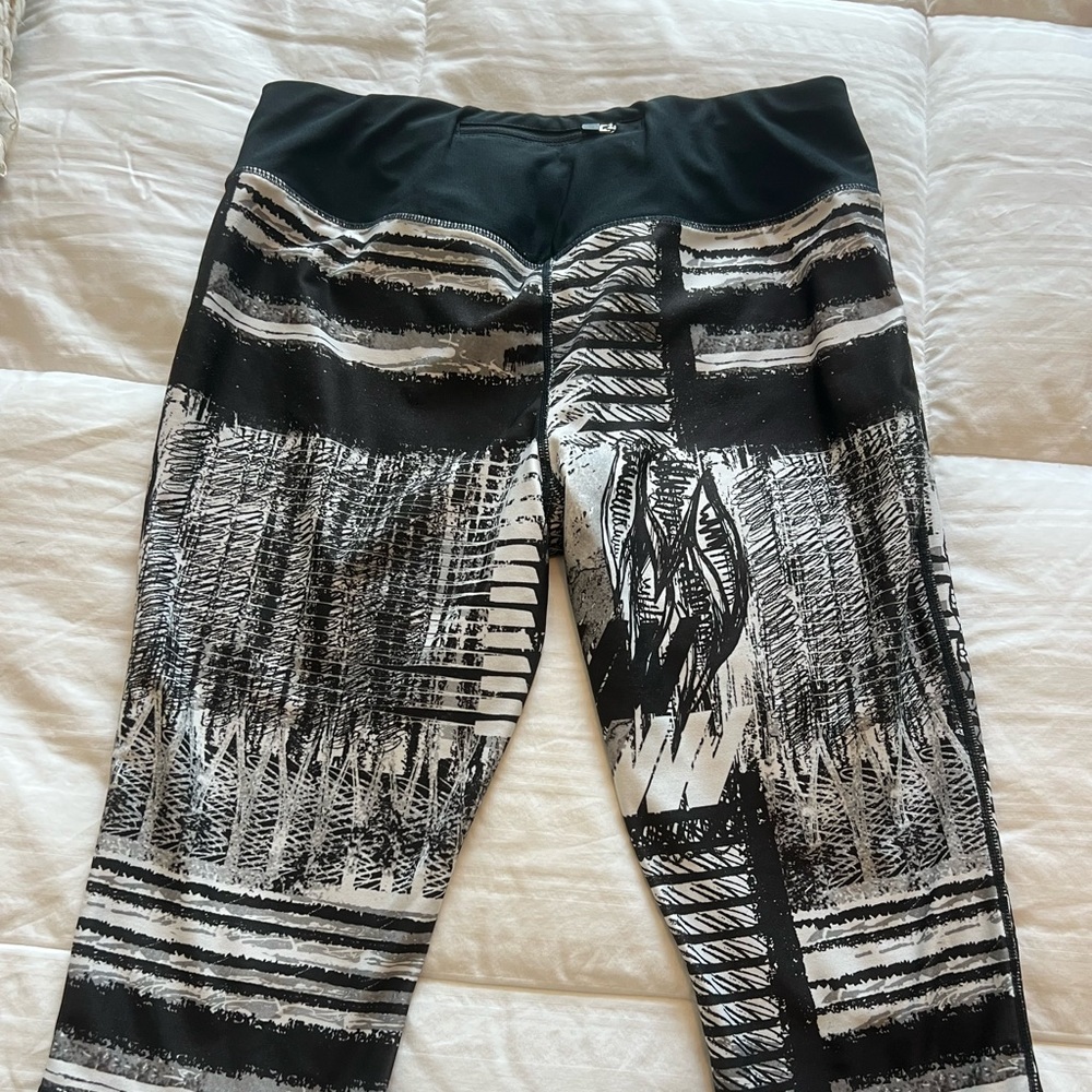 Black and White Capri Leggings